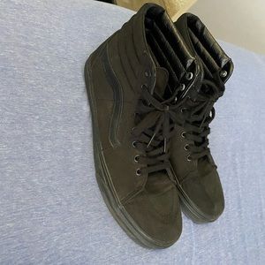 All black SK8 Hi